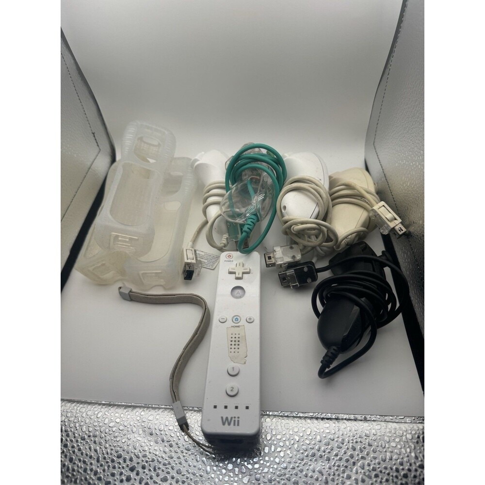 Nintendo Wii Remote + 6 Nunchuk Controllers + 3 Silicone Cases Lot Untested
